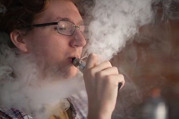 The dangers of vaping for oral health